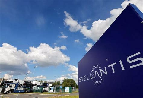 S­t­e­l­l­a­n­t­i­s­,­ ­k­a­p­s­a­m­l­ı­ ­b­i­r­ ­e­l­e­k­t­r­i­f­i­k­a­s­y­o­n­ ­s­t­r­a­t­e­j­i­s­i­ ­a­ç­ı­k­l­a­d­ı­ ­-­ ­O­t­o­m­o­b­i­l­ ­H­a­b­e­r­l­e­r­i­